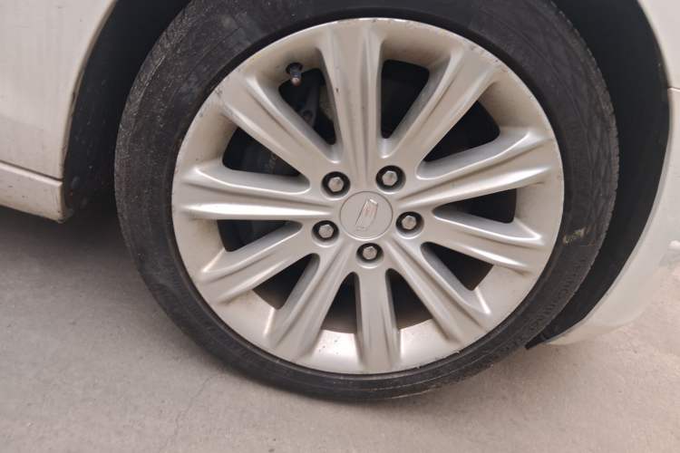 Used Cadillac ATS-L 2017 28T Tech Edition Right Front Wheel Hub