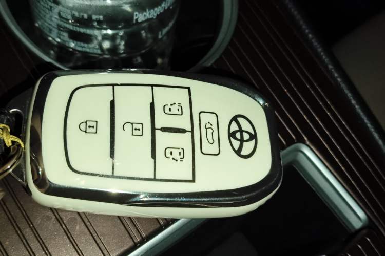 Used Toyota Granvia 2023 2.5L Hybrid Prestige PLUS Edition
