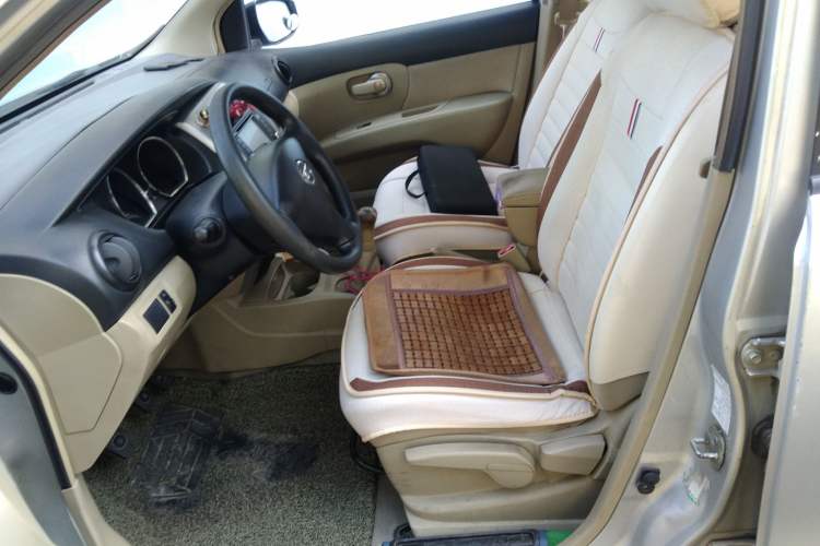 Used Nissan Livina 2013 1.6XE Manual Comfort Edition
