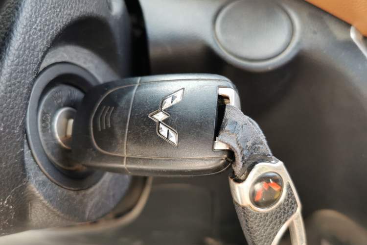 Used Wuling Hongguang S3 2018 1.5T Manual Luxury Model China V Standard Vehicle Key