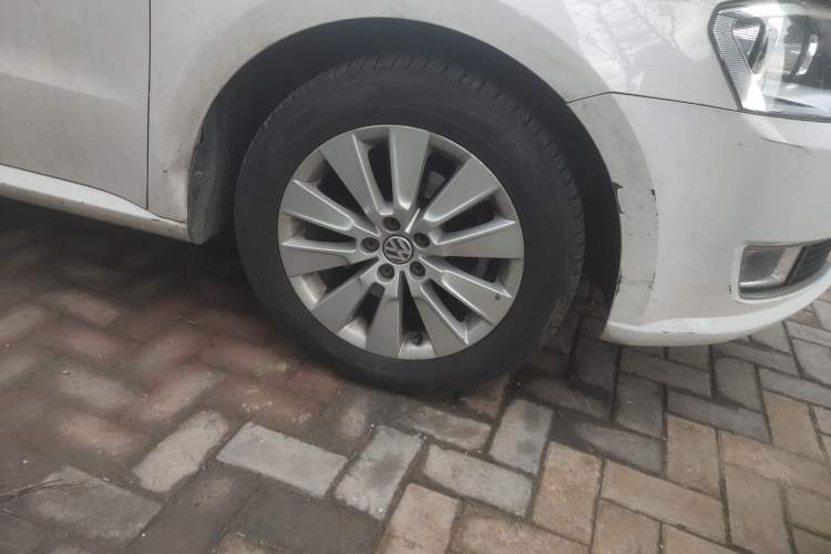 Used Volkswagen Lavida 2013 Restyled Classic 1.6L Automatic Comfort Edition Right Front Wheel Hub