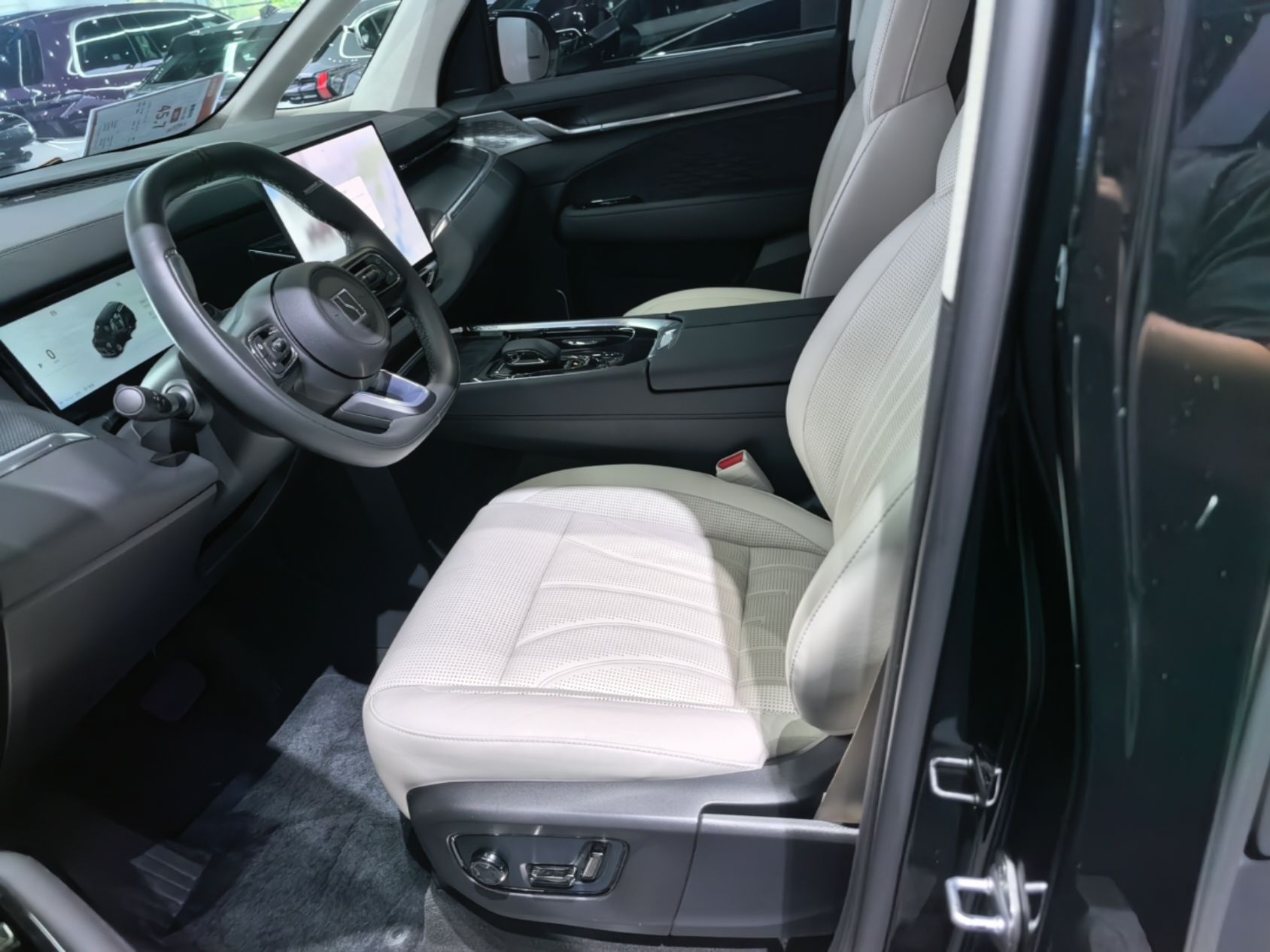 Zeekr 009 2024 GAC Trumpchi — снимка 17