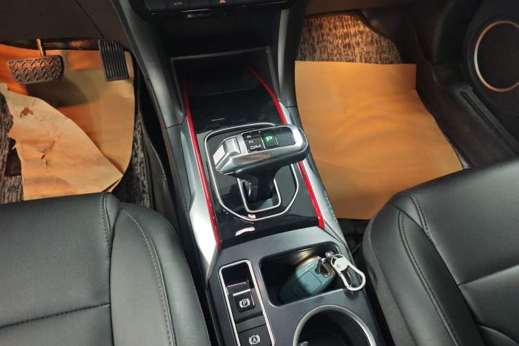 Used Haval H2 2018 Blue-Label 1.5T Dual-Clutch Two-Wheel-Drive Luxury Model Gear Lever