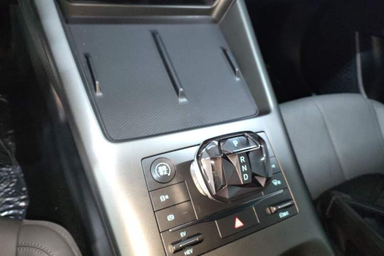 Used BYD Qin PLUS 2025 DM-i Smart Drive 55KM Leading Model Gear Lever