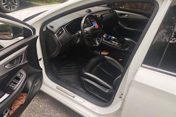 Used Roewe i6 MAX New Energy 2020 1.5T PHEV Cool & Stylish Skyroof Edition Driver Seat