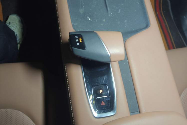 Used CHANGAN UNI-Z New Energy 2024 Blue Whale Smart Electric iDD 125km Leading Model Gear Lever