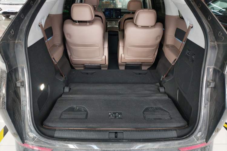 Used XPeng X9 2025 740 Ultra-Long Range Max