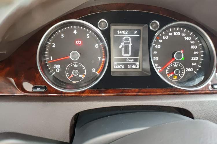 Used Volkswagen Magotan 2012 Travel Edition 2.0 TSI Comfort Version Odometer Close Up