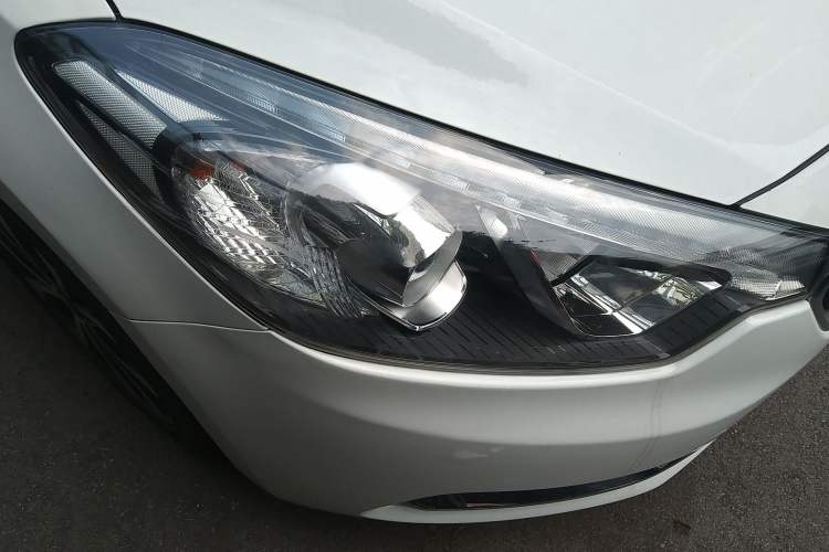 Used Kia K3 2013 1.6L Automatic Premium Right Front Headlight