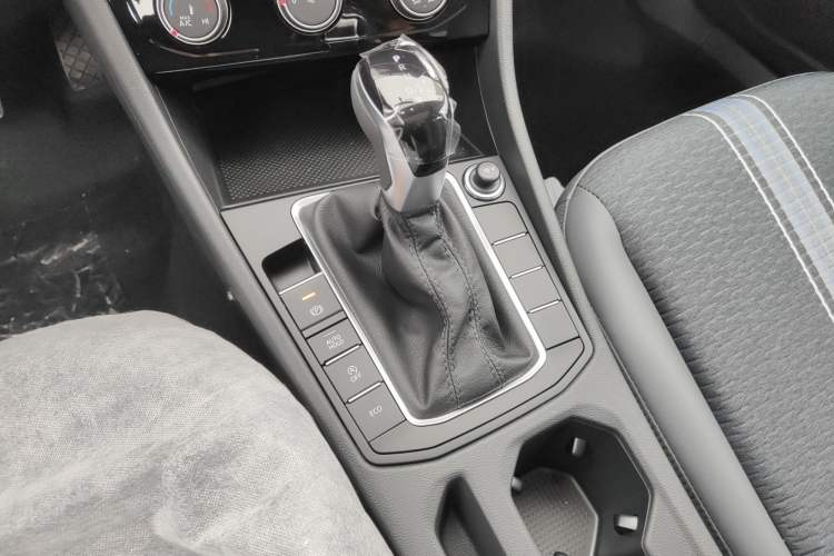 Used Volkswagen Sagitar 2025 Facelift 200TSI DSG Flyover Edition Gear Lever