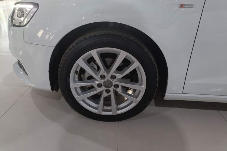 Used Audi A3 2019 Sportback 35 TFSI Ambition China VI Left Front Wheel Hub