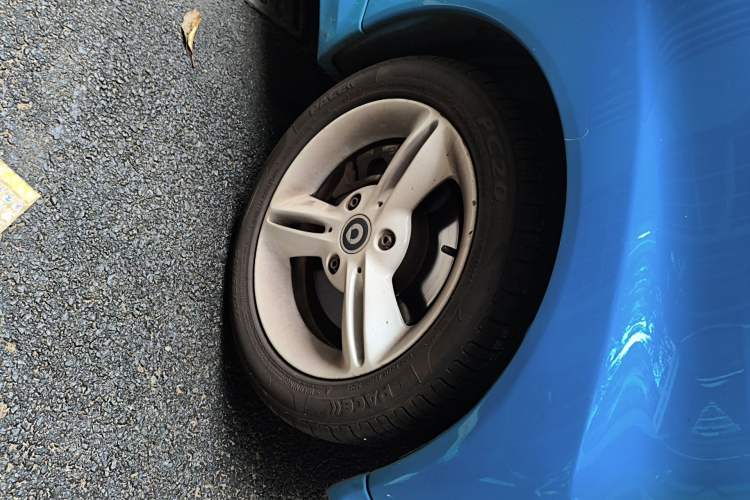 Used smart fortwo 2013 1.0T Hardtop Ice Cool Special Edition Right Front Wheel Hub