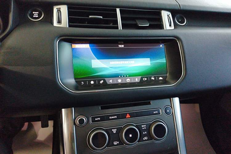 Used Land Rover Range Sport 2017 3.0 SC V6 SE Audio And AC Panel