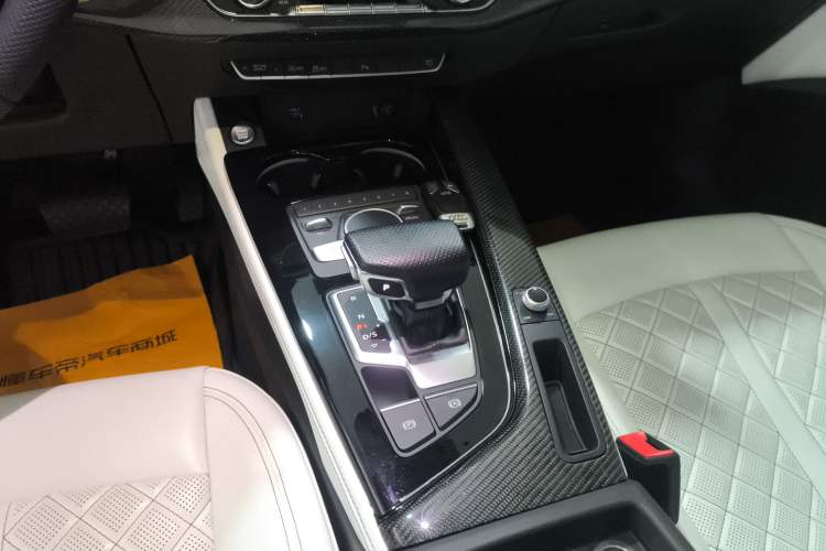 Used Audi A4L 2018 30th Anniversary Edition 40 TFSI Fashion Model