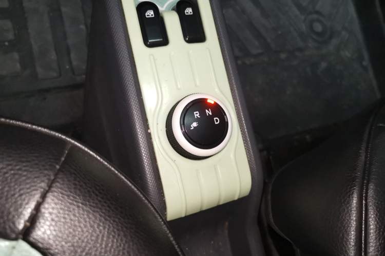 Used Wuling Hongguang MINIEV 2021 Macaron Premium Model – Lithium Iron Phosphate Gear Lever