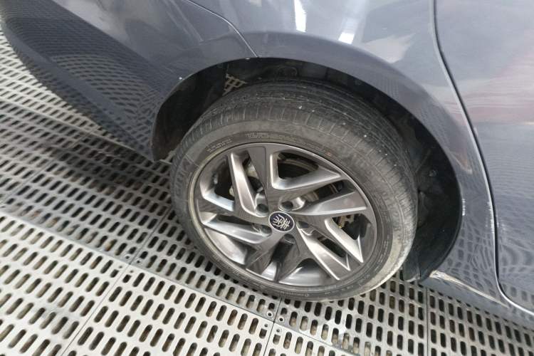 Used BYD Qin New Energy 2019 High-Range Luxury Model Right Rear Wheel Hub