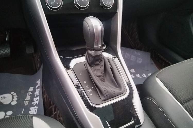 Used Volkswagen T-ROC 2020 230TSI DSG Two-Wheel Drive Advanced Version Gear Lever