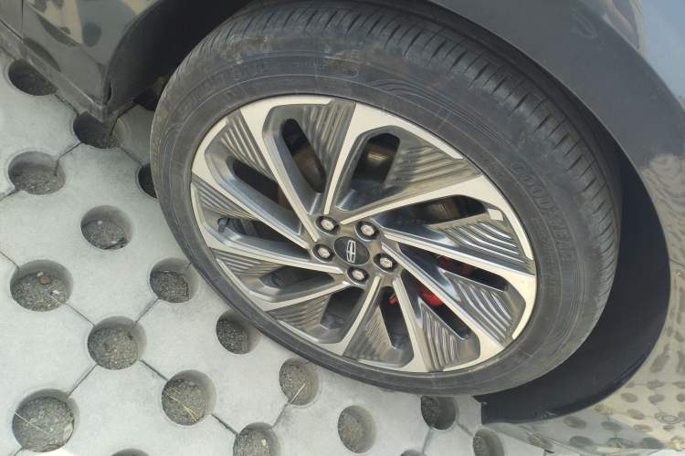 Used Lincoln Z 2024 2.0T Two-Wheel Drive Luxury Hybrid Version Right Front Wheel Hub