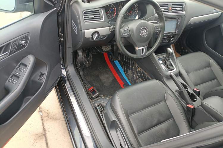Used Volkswagen Sagitar 2014 Revised Version 1.4TSI Automatic Luxury Edition
