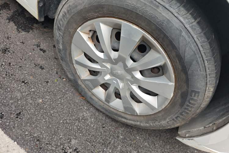 Used Chevrolet Cruze 2015 1.5L Classic SL MT Right Front Wheel Hub