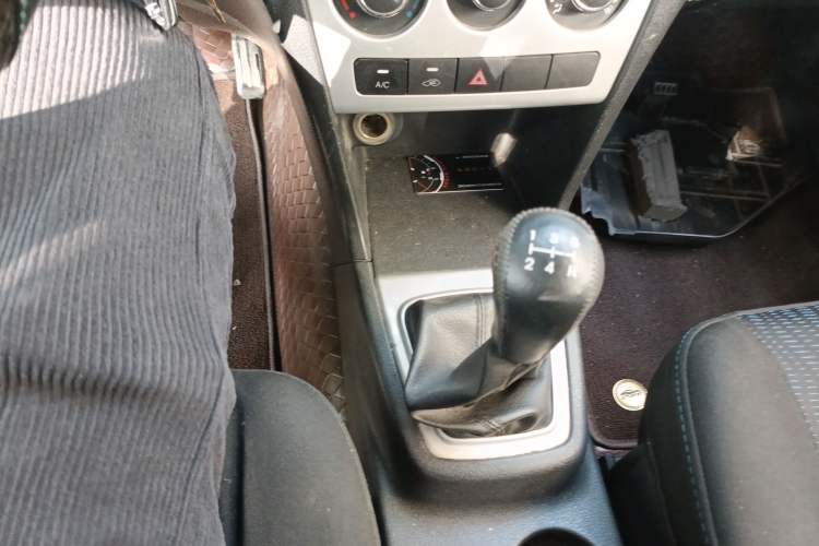 Used CHANGAN KAICHENG Ounuo S 2014 1.5L Base Version Gear Lever