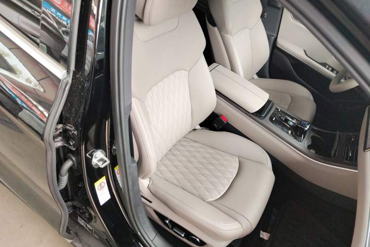 Used BYD Han 2025 EV Intelligent Driving Edition 701KM LiDAR Flagship Model
