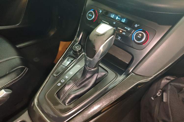 Used Ford Focus 2015 Sedan EcoBoost 180 Automatic Elite Model Gear Lever