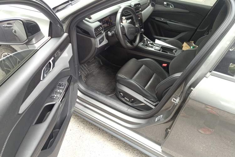 Used Lynk & Co 03 2022 2.0TD DCT JingPro Driver Seat