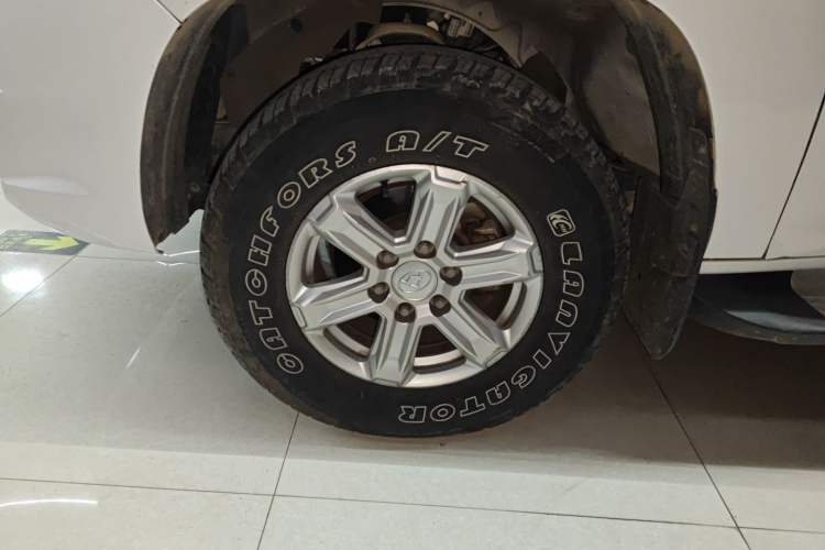 Used SAIC MAXUS T60 2017 2.8T Diesel Automatic 4x4 High-Ride Comfort Edition Standard Cabin China V Emission Standard
