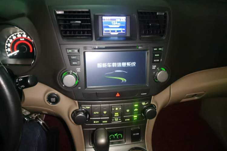 Used Toyota Highlander 2013 2.7L Two-Wheel Drive 7-Seater Zijin Edition Audio And AC Panel