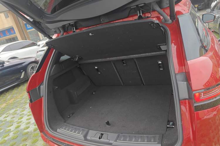 Used Land Rover Range Evoque 2020 249 PS R-DYNAMIC SE Sport Technology Edition Trunk