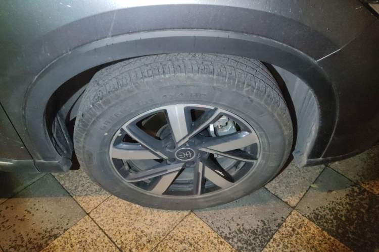 Used BYD Song Pro New Energy 2024 HONOR Edition DM-i 71KM Navigation Model Right Front Wheel Hub