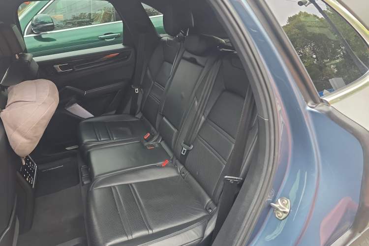 Used Porsche Cayenne 2018 Cayenne 3.0T Left Rear Seat