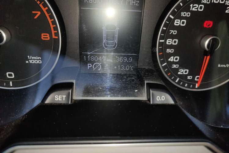 Used Audi A4L 2013 35 TFSI Automatic Comfort Model Odometer Close Up
