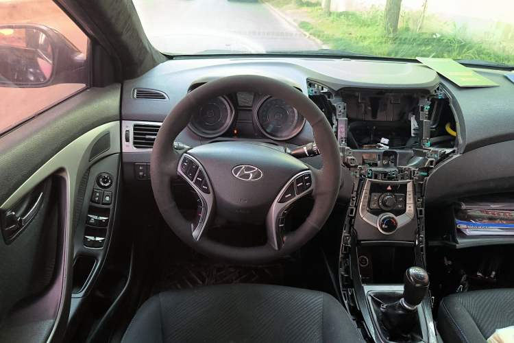 Used Hyundai Elantra (5th Generation / Langdong) 2012 1.6L Manual Leading Model
