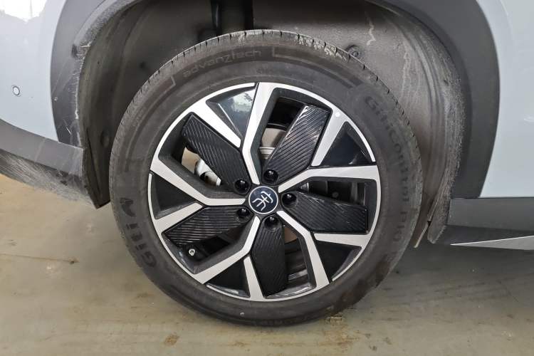 Used BYD Song L DM-i 2025 Intelligent Driving Version 160 km Beyond-Range Type Right Rear Wheel Hub