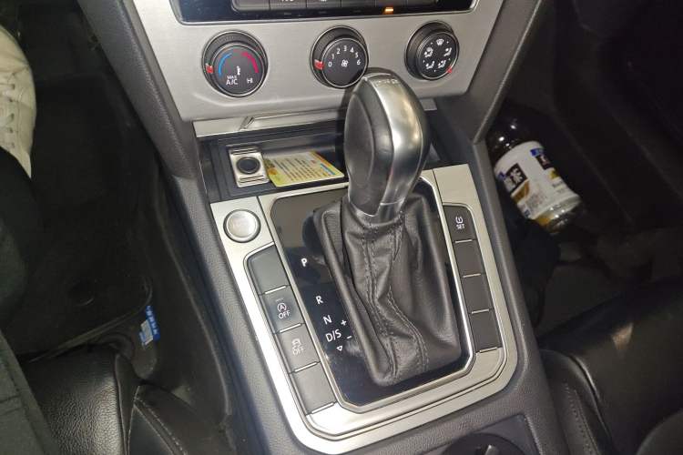 Used Volkswagen Magotan 2017 330TSI DSG Comfort Model Gear Lever