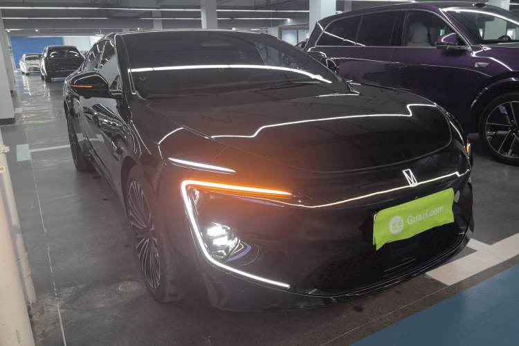 Used Avatr 12 2025 Ultra Extended-Range Edition Front Right 45 Deg