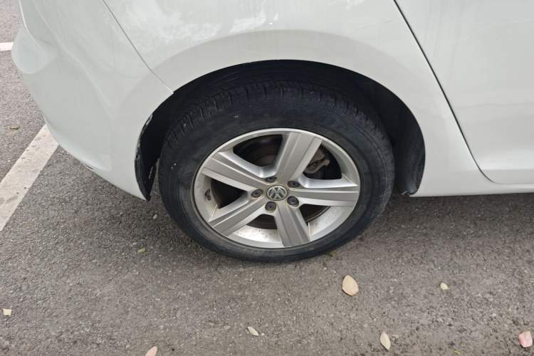 Used Volkswagen Golf 2016 1.6L Automatic Comfort Model Right Rear Wheel Hub