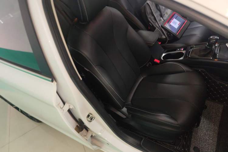 Used Roewe i5 2020 1.5L Automatic 4G Connect Luxury Flagship Edition
