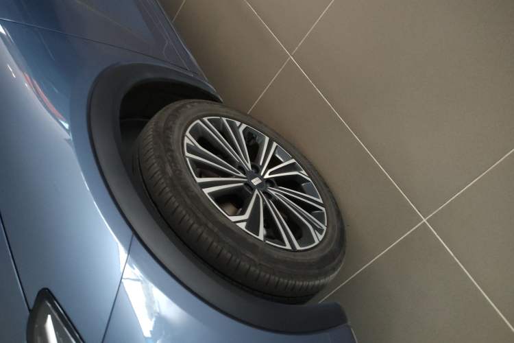 Used Geely Galaxy Galaxy Xingjian 7 EM-i 2025 120km Flagship Edition