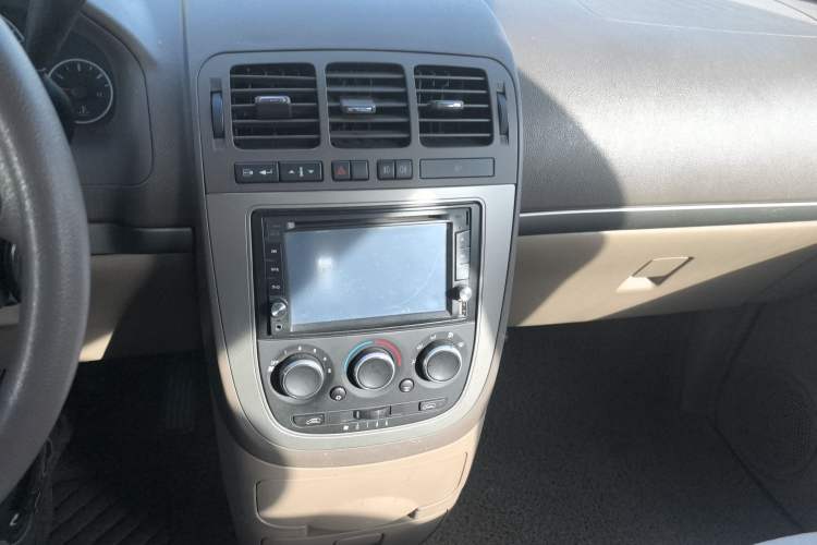 Used Buick GL8 2011 2.4L CT Comfort Edition Audio And AC Panel