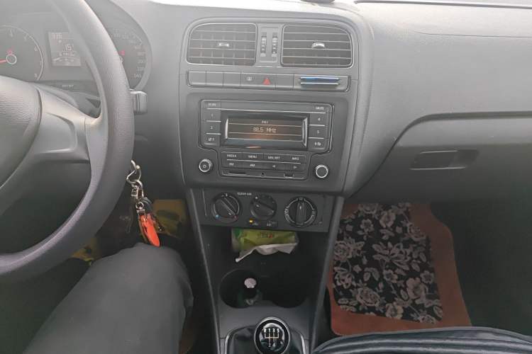 Used Volkswagen Polo 2016 1.4L Manual Fashion Model