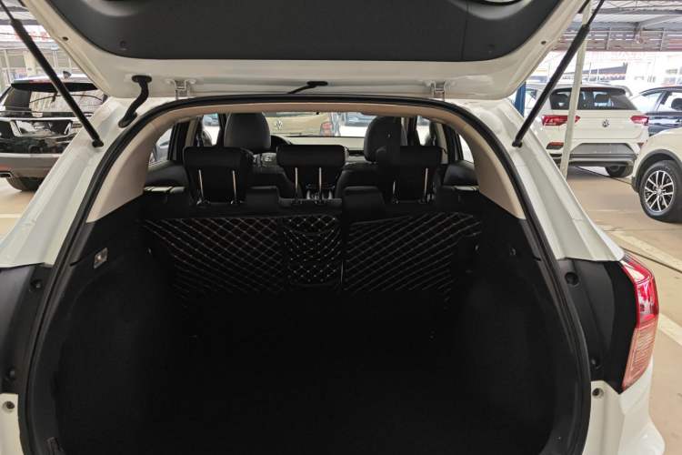 Used Honda Vezel 2017 1.8L CVT Front-Wheel Drive Pioneer Edition Trunk