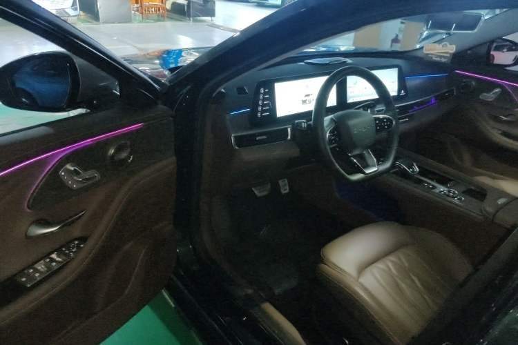 Used Chery Arrizo 8 2025 2.0T Automatic Yu+
