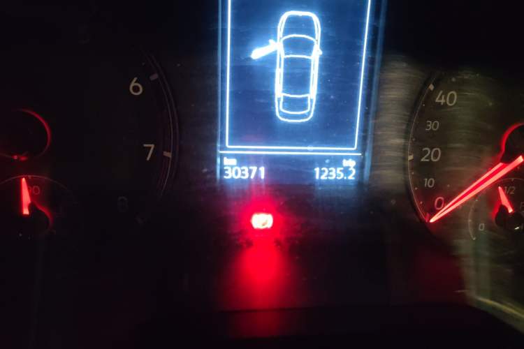 Used Volkswagen Bora 2021 1.5L Automatic Fashionable Smart Connectivity Version Odometer Close Up