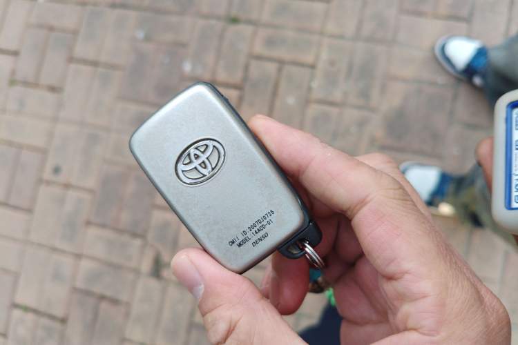 Used Toyota Land Cruiser 2010 4.0L Automatic VX Vehicle Key