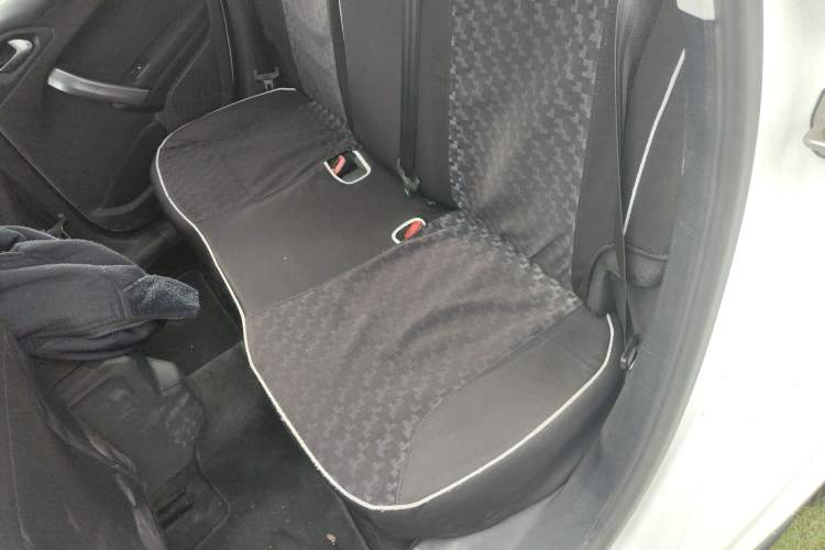 Used Peugeot 2008 2014 1.6L Manual Fashion Edition
