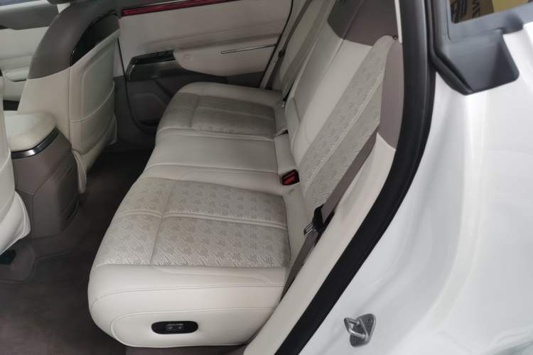 Used Zeekr 7X 2025 100 kWh Long-Range Rear-Wheel Drive with Intelligent Driving Features
