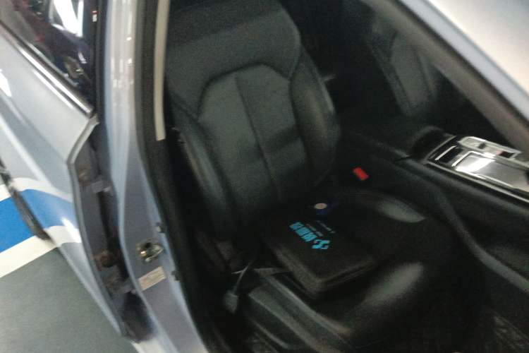 Used Rising ER6 2020 620 km Smart Edition Right Front Seat